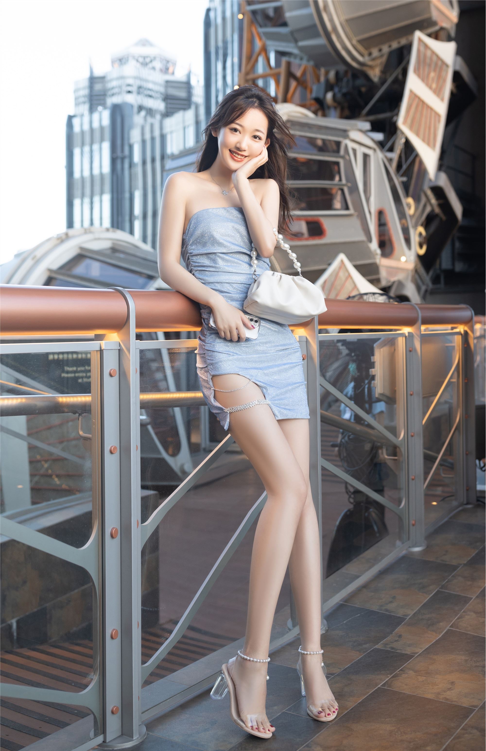 016. Angie Tang - a travel-themed photo of her girlfriend